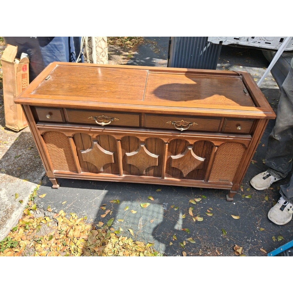 Vintage Mid-century Magnavox Astro-Sonic Record Player Wood Console AM/FM Stereo